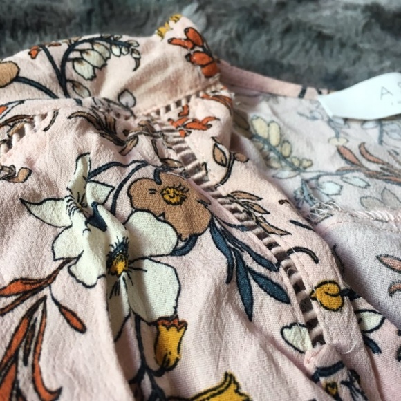 ❌SOLD❌ASTR Floral Bell Sleeve Romper - Picture 5 of 8